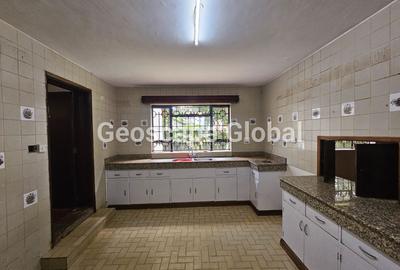 5 Bed House with En Suite in Nyari - 2