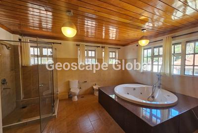 5 Bed House with En Suite in Runda
