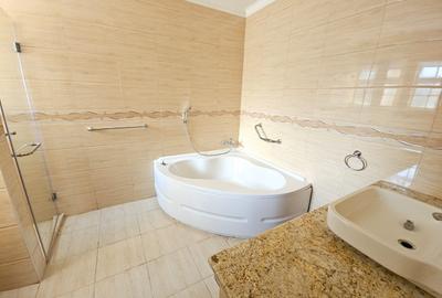 4 Bed Townhouse with En Suite in Kyuna - 4