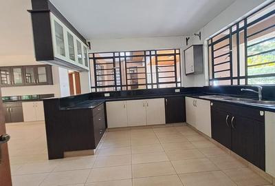 5 Bed Townhouse with En Suite in Lower Kabete