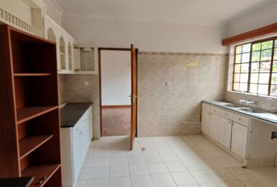 4 Bed Apartment with En Suite in Westlands Area - 4