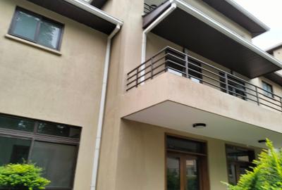 5 Bed Townhouse with En Suite in Lavington