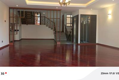 6 Bed Townhouse with En Suite in Lavington - 3