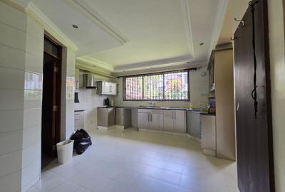 4 Bed House with En Suite in Runda - 3