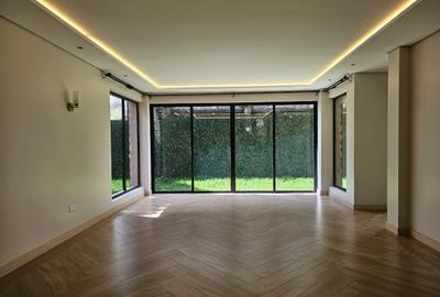 5 Bed Townhouse with En Suite in Lavington - 3