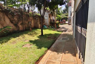 5 Bed Townhouse with En Suite in Lavington - 4