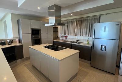 Serviced 3 Bed Apartment with En Suite at Riverside - 4