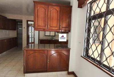 4 Bed Apartment with En Suite in Westlands Area - 4
