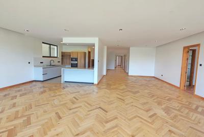 4 Bed Apartment with En Suite in Spring Valley - 3