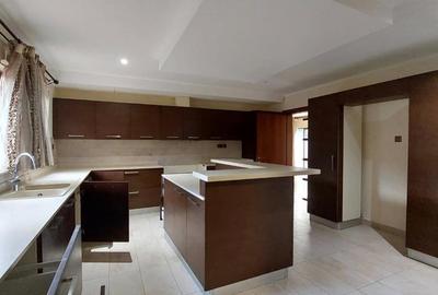 5 Bed Townhouse with En Suite at Convent Drive - 3