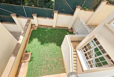 4 Bed Townhouse with En Suite in Kyuna - 2