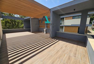 5 Bed Townhouse with En Suite in Lavington - 3