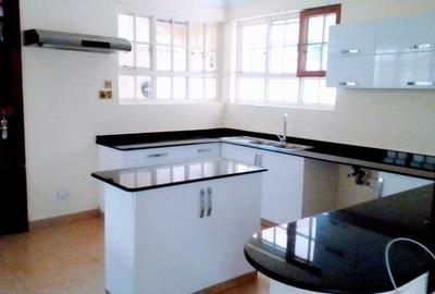 4 Bed Townhouse with En Suite at Spring Valley