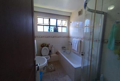 4 Bed Villa with En Suite in Lavington