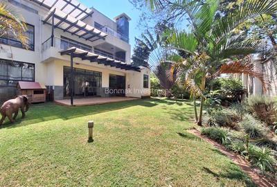 AN EXECUTIVE 5BEDROOM TOWN HOUSE FOR RENT IN LAVINGTON