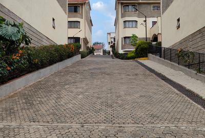 5 Bed Townhouse with En Suite at Brookside Drive