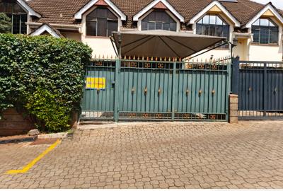 4 Bed Townhouse with En Suite at Lavington