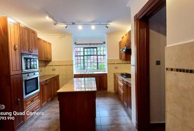 5 Bed Townhouse with En Suite at Off Peponi Road - 2