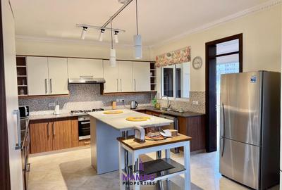 Furnished 3 Bed Apartment with En Suite at Brookside Drive