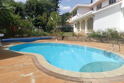 5 Bed House with En Suite in Runda