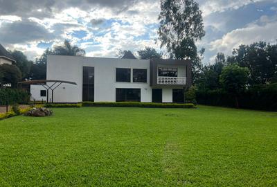7 Bed House with En Suite in Runda