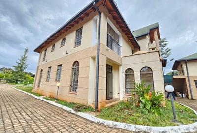 6 Bed House with En Suite in Runda