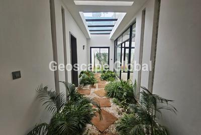 5 Bed Townhouse with En Suite in Lavington - 2