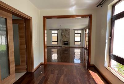 5 Bed Townhouse with En Suite in Lavington - 3