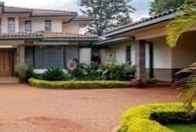 5 Bed Townhouse with En Suite at Muteero Estate