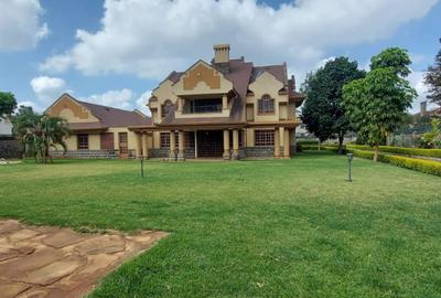 5 Bed House with En Suite in Runda