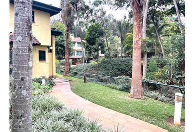 Serviced 3 Bed Apartment with En Suite at Grevillea Grove