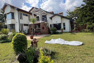 5 Bed House with En Suite in Runda