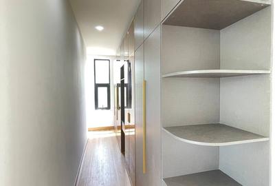 5 Bed Villa with En Suite in Lavington - 3