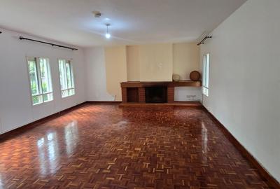 4 Bed House with En Suite at Hill View - 4
