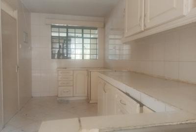 3 Bed Apartment with En Suite in Lavington