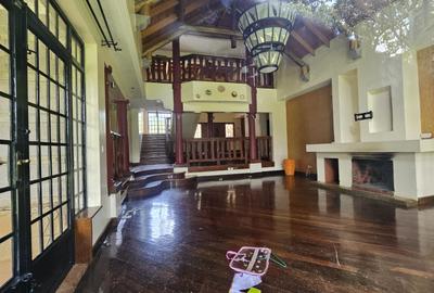 5 Bed House with En Suite in Runda