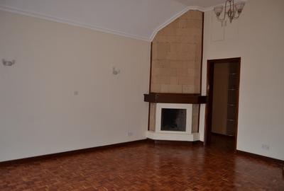 5 Bed Villa with En Suite at Lavington Green - 4