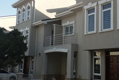 5 Bed Townhouse with En Suite at Amboseli Road