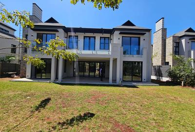 5 Bed Villa with En Suite in Runda