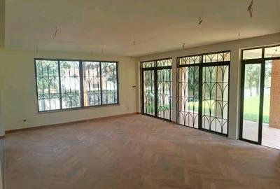 5 Bed House with En Suite in Runda