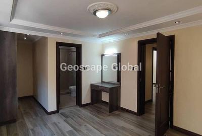 5 Bed Townhouse with En Suite in Lavington