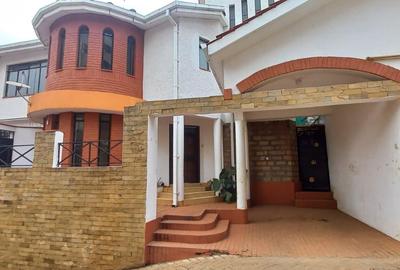 5 Bed Townhouse with En Suite at Brookside