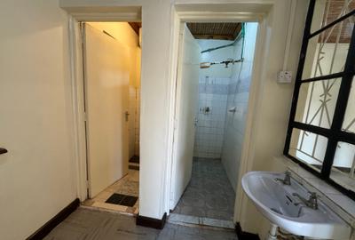 Bedsitter in Lavington - 4