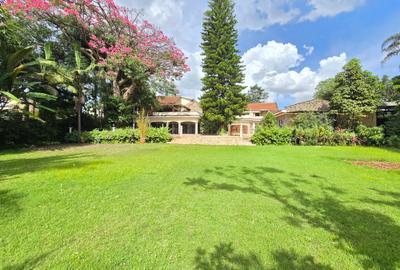 6 Bed House with En Suite in Lavington - 3