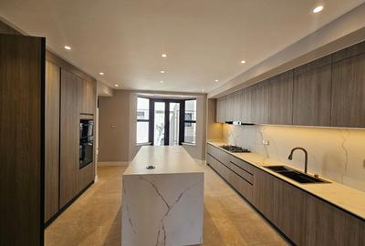 5 Bed House with En Suite in Runda - 3