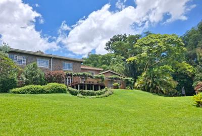 5 Bed House with En Suite at Off Ridgeways Rd - 2