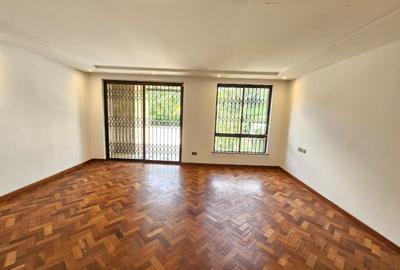 5 Bed Villa with En Suite in Lavington