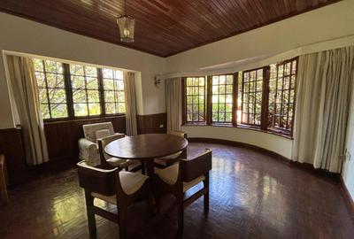 5 Bed House with En Suite in Redhill