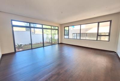 5 Bed Townhouse with En Suite at Lavington Green - 3