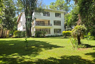 5 Bed House with En Suite at Whispers Avenue - 3